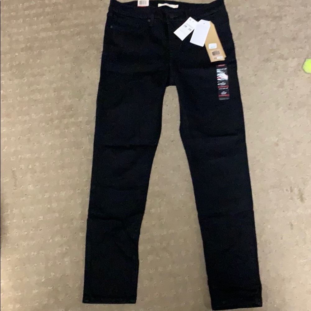 Levi’s 311 shaping Skinny Mid Rise Black Jeans